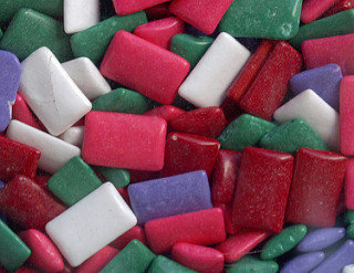 Mascar chicles: riesgos y beneficios para nuestra boca