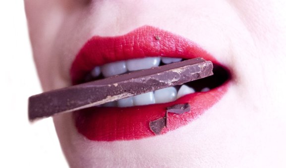 Descubre qué alimentos son perjudiciales para tu salud bucodental