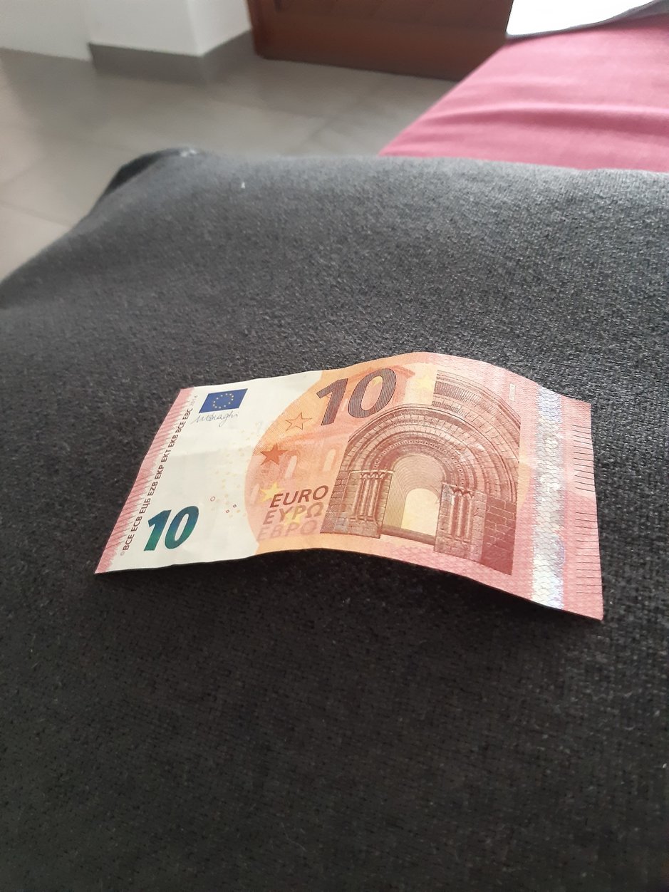 Kymppi oin kymppi niin Suomessa kuin Kanariallakin, mutta sillä usein eri määrän tuotteita, vaikka jotkin tuotteet samanhintaisia ovatkin. Kymppi oin kymppi niin Suomessa kuin Kanariallakin, mutta sillä usein eri määrän tuotteita, vaikka jotkin tuotteet samanhintaisia ovatkin.
