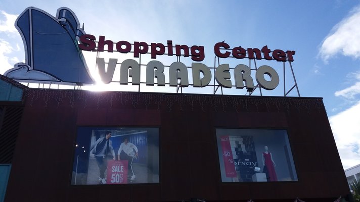Ostosvinkkejä – C.C Varaderon ylijäämämyymälä Meloneraksessa<br />
Ostosvinkkejä – C.C Varaderon ylijäämämyymälä Meloneraksessa<br />