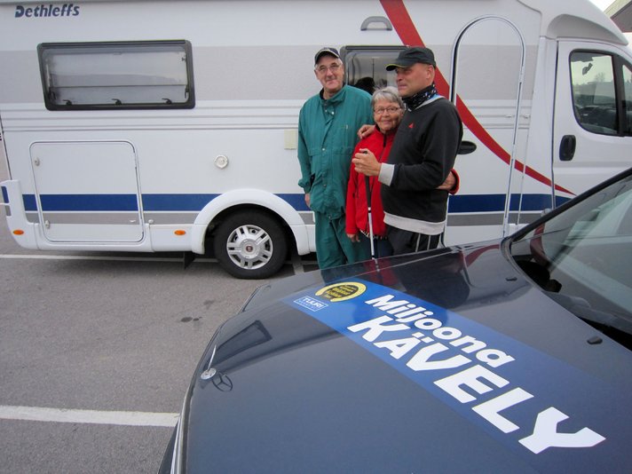 Kanarian tuttuja kävelytaipaleella välillä Rovaniemi - Helsinki Kanarian tuttuja kävelytaipaleella välillä Rovaniemi - Helsinki
