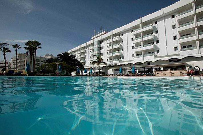 Hotellit - Suomalaisten mielestä lomahotellin sijainti tärkeämpi kuin hinta Hotellit - Suomalaisten mielestä lomahotellin sijainti tärkeämpi kuin hinta