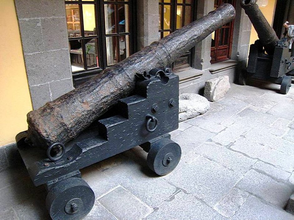 Muun muassa Kolumbuksen museo ja uudehko tekniikan museo ovat erilaisia kokemuksia Las Palmasissa. Muun muassa Kolumbuksen museo ja uudehko tekniikan museo ovat erilaisia kokemuksia Las Palmasissa.