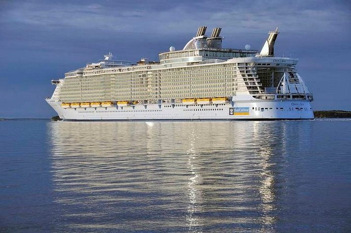 Maailman suurin risteilylaiva Oasis of the Seas saapuu lauantaina Välimerelle Maailman suurin risteilylaiva Oasis of the Seas saapuu lauantaina Välimerelle