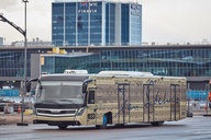 Helsinki-Vantaalla voi nyt hypätä<br />
sauna-, formula- tai Sibeliusbussin kyytiin Helsinki-Vantaalla voi nyt hypätä<br />
sauna-, formula- tai Sibeliusbussin kyytiin
