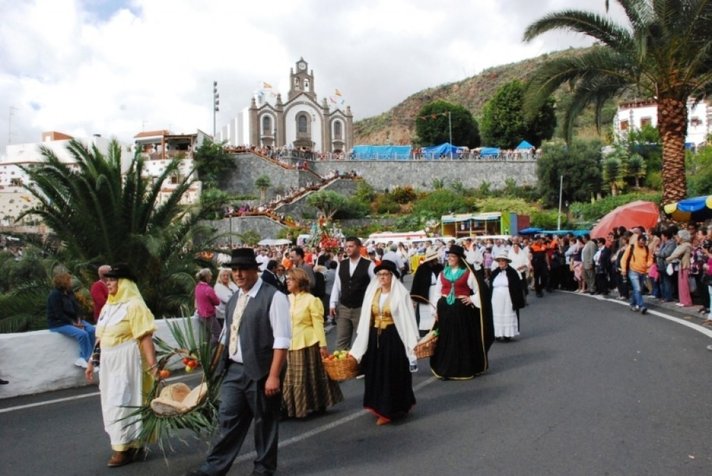 Juhlapäiviä - Juhlatunnelmaa Santa Lucia<br />
de Tirajanan vuoristokylässä Juhlapäiviä - Juhlatunnelmaa Santa Lucia<br />
de Tirajanan vuoristokylässä
