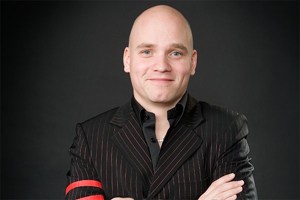 Nauruviihdettä Iskelmässä: Stand upin<br />
mestari Niko Kivelä vauhdissa tänäänkin Nauruviihdettä Iskelmässä: Stand upin<br />
mestari Niko Kivelä vauhdissa tänäänkin