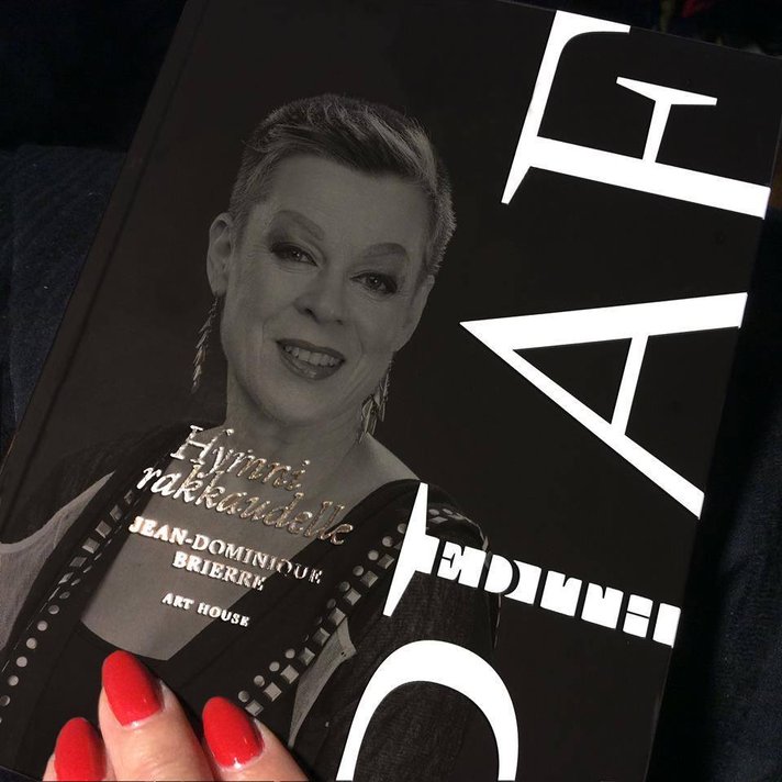 Laulu alkaa siitä, kun sanat loppuvat:<br />
Päivi Mäkinen vie ranskalaisen chansonin ja<br />
Edith Piafin maailmaan Laulu alkaa siitä, kun sanat loppuvat:<br />
Päivi Mäkinen vie ranskalaisen chansonin ja<br />
Edith Piafin maailmaan