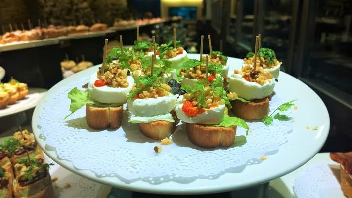 Espanjan maut maailmalla: ensimmäistä<br />
kansainvälistä tapas-päivää vietetään 16.6. Espanjan maut maailmalla: ensimmäistä<br />
kansainvälistä tapas-päivää vietetään 16.6.