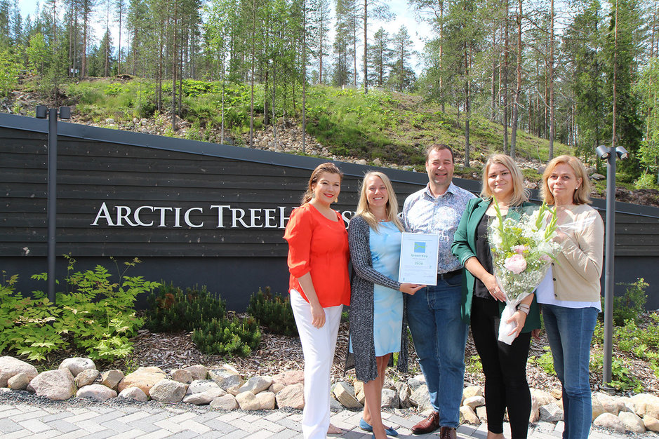 Kuvassa vasemmalta Katja Ikäheimo-Länkinen, Visit Finlandin Liisa Kokkarinen, Ilkka Länkinen, hotellipäällikkö Tina Kaikkonen, sekä projektipäällikkö Pirjo Pääkkönen.
Kuvassa vasemmalta Katja Ikäheimo-Länkinen, Visit Finlandin Liisa Kokkarinen, Ilkka Länkinen, hotellipäällikkö Tina Kaikkonen, sekä projektipäällikkö Pirjo Pääkkönen.