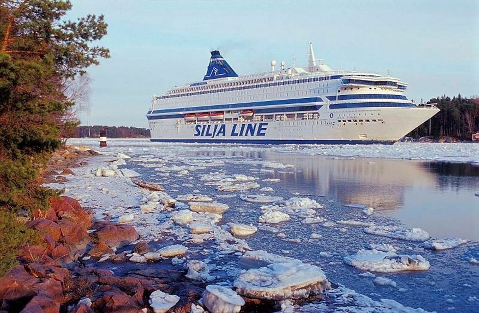 Keväällä risteilyjä<br />
Suomesta Pietariin Keväällä risteilyjä<br />
Suomesta Pietariin