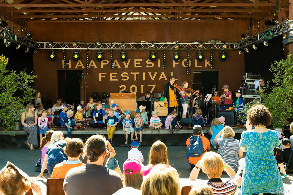 Haapavesi Folkilla<br />
näyttävät 30-vuotisjuhlat Haapavesi Folkilla<br />
näyttävät 30-vuotisjuhlat