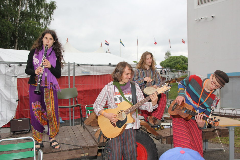 Fair trade oli Kaustisen musiikkijuhlien positiivimpia esiintyjiä. Fair trade oli Kaustisen musiikkijuhlien positiivimpia esiintyjiä.