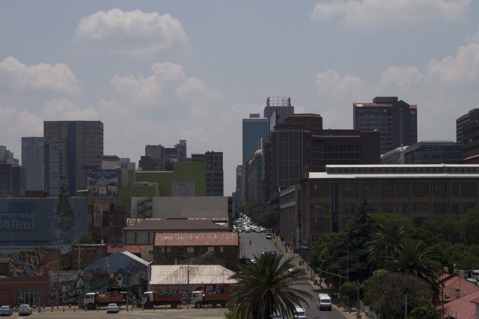 Johannesburg syntyi 1800-luvun loppupuolella lähellä sijainneen kultaesiintymän vuoksi. Johannesburg syntyi 1800-luvun loppupuolella lähellä sijainneen kultaesiintymän vuoksi.