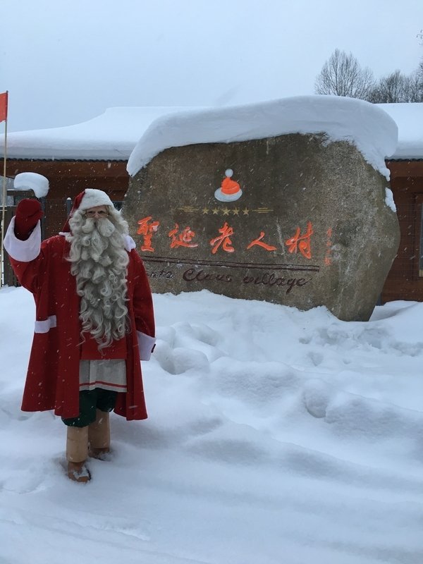 LUKSUSKOHDE SANTA CLAUS<br />
VILLAGE VIHITTIIN KIINAN LAPISSA LUKSUSKOHDE SANTA CLAUS<br />
VILLAGE VIHITTIIN KIINAN LAPISSA