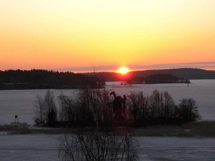 Kuopion kevät -<br />
Kolme tuokiokuvaa Helsinki Kuopion kevät -<br />
Kolme tuokiokuvaa Helsinki
