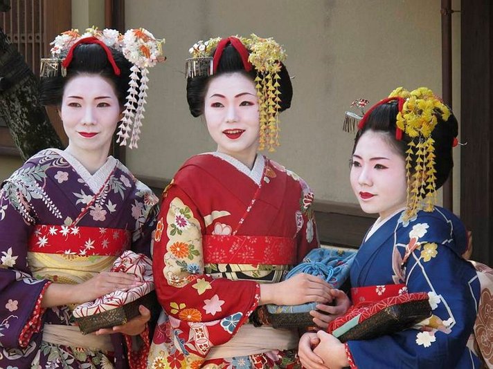 Japani sykkii elämää<br />
ja perinteitä Helsinki Japani sykkii elämää<br />
ja perinteitä Helsinki
