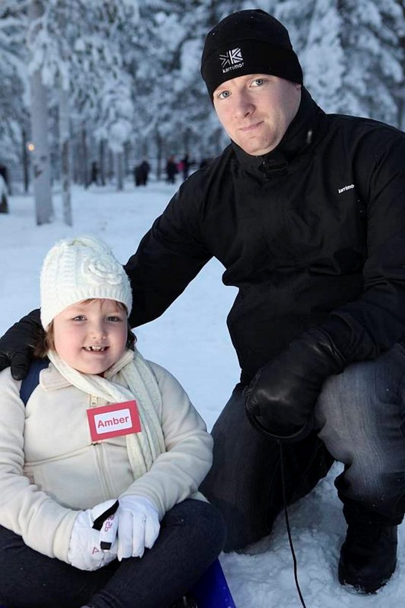 Amber Ivan oli Lapin matkasta innoissaan. Isä Robert iloitsi päivästä ilman sairautta. Amber Ivan oli Lapin matkasta innoissaan. Isä Robert iloitsi päivästä ilman sairautta.