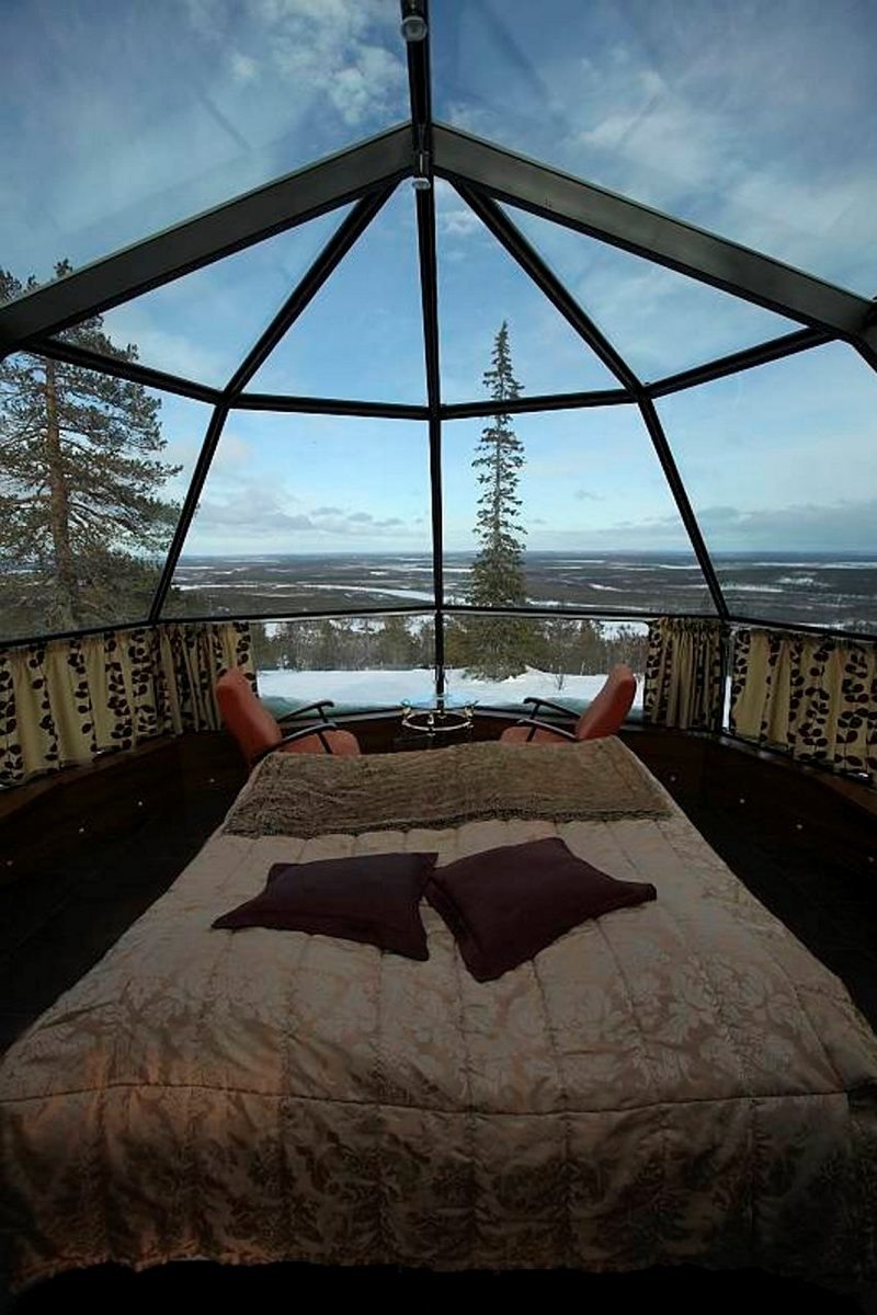Yö tähtitaivaan tai keskiyön<br />
auringon alla. KITTILÄN LEVI Yö tähtitaivaan tai keskiyön<br />
auringon alla. KITTILÄN LEVI