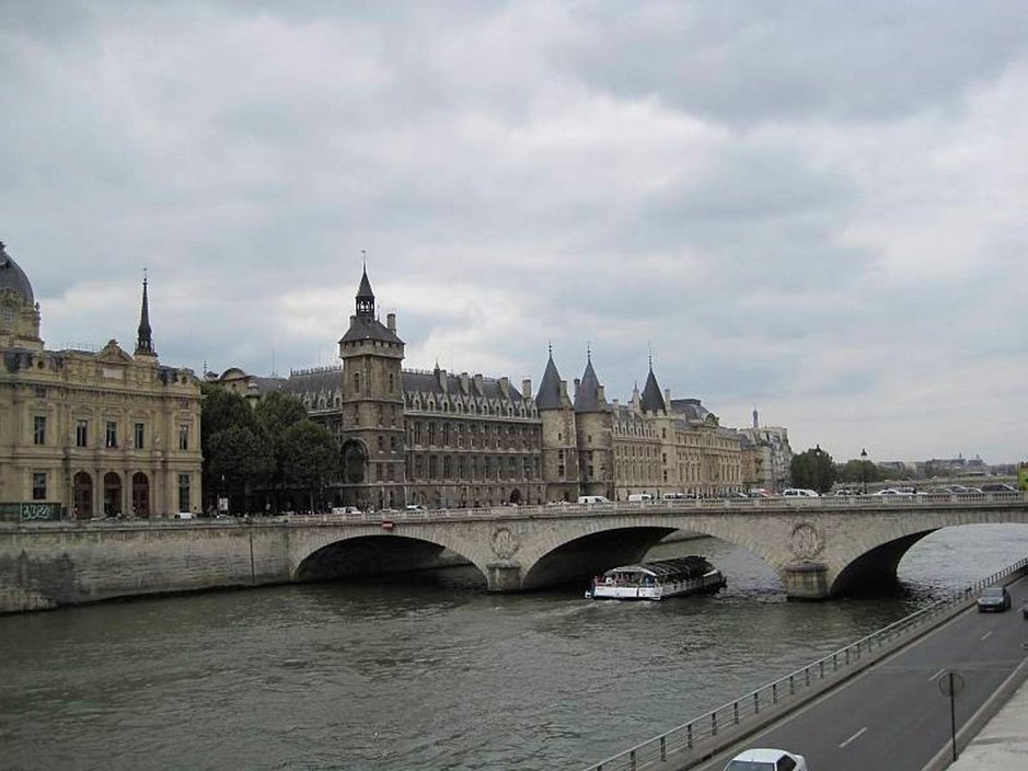 Seine. Seine.
