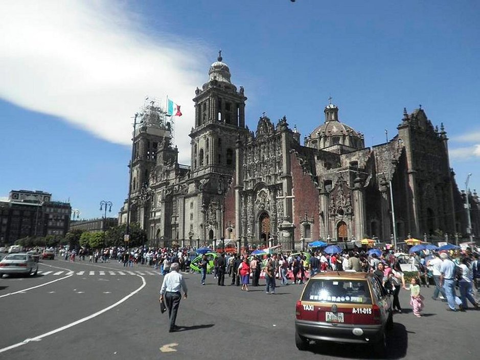 Mexico Cityn keskusaukio ja katedraali. Mexico Cityn keskusaukio ja katedraali.