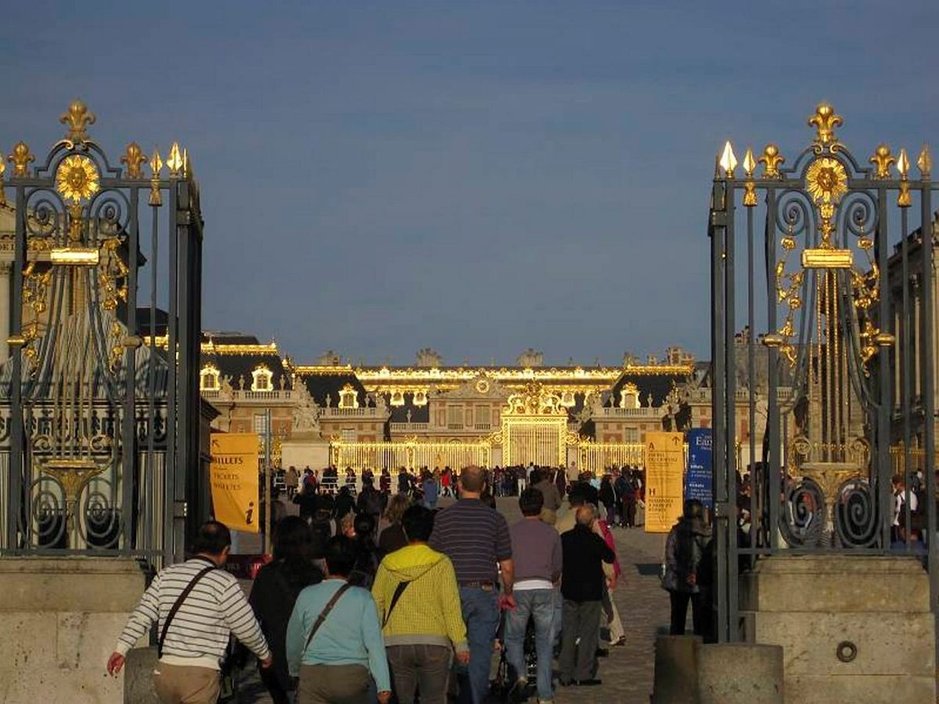 Versailles aamuauringossa. Versailles aamuauringossa.