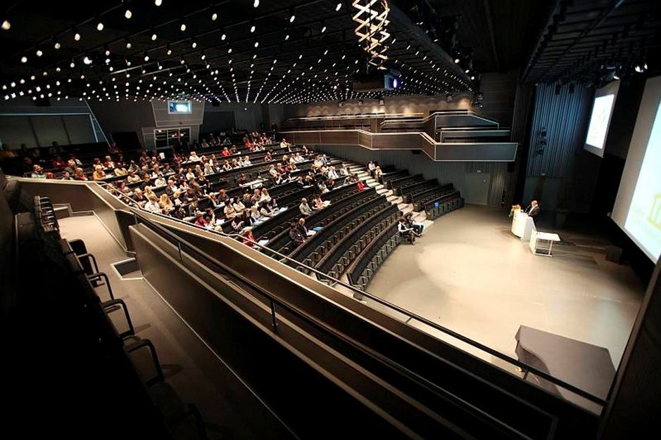 Suomi saa kokousmatkailusta arvostusta Saksasta. Tssä kuvassa auditorio Olostunturin uumenissa. Suomi saa kokousmatkailusta arvostusta Saksasta. Tssä kuvassa auditorio Olostunturin uumenissa.