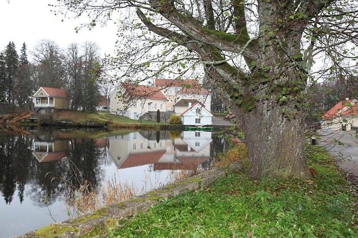 Kalamaja, kartanoita ja miljoonia litroja viinaa:<br />
<strong>Pirtulla maksettiin Viron idylliset kartanot</strong> Helsinki Kalamaja, kartanoita ja miljoonia litroja viinaa:<br />
<strong>Pirtulla maksettiin Viron idylliset kartanot</strong> Helsinki