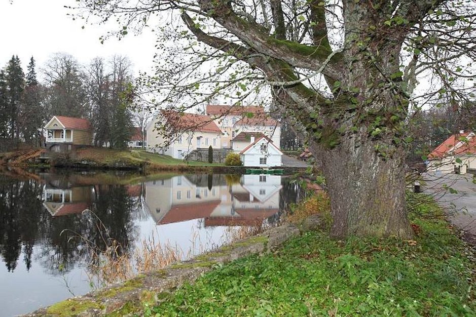 Kalamaja, kartanoita ja miljoonia litroja viinaa:<br />
Pirtulla maksettiin Viron idylliset kartanot Kalamaja, kartanoita ja miljoonia litroja viinaa:<br />
Pirtulla maksettiin Viron idylliset kartanot