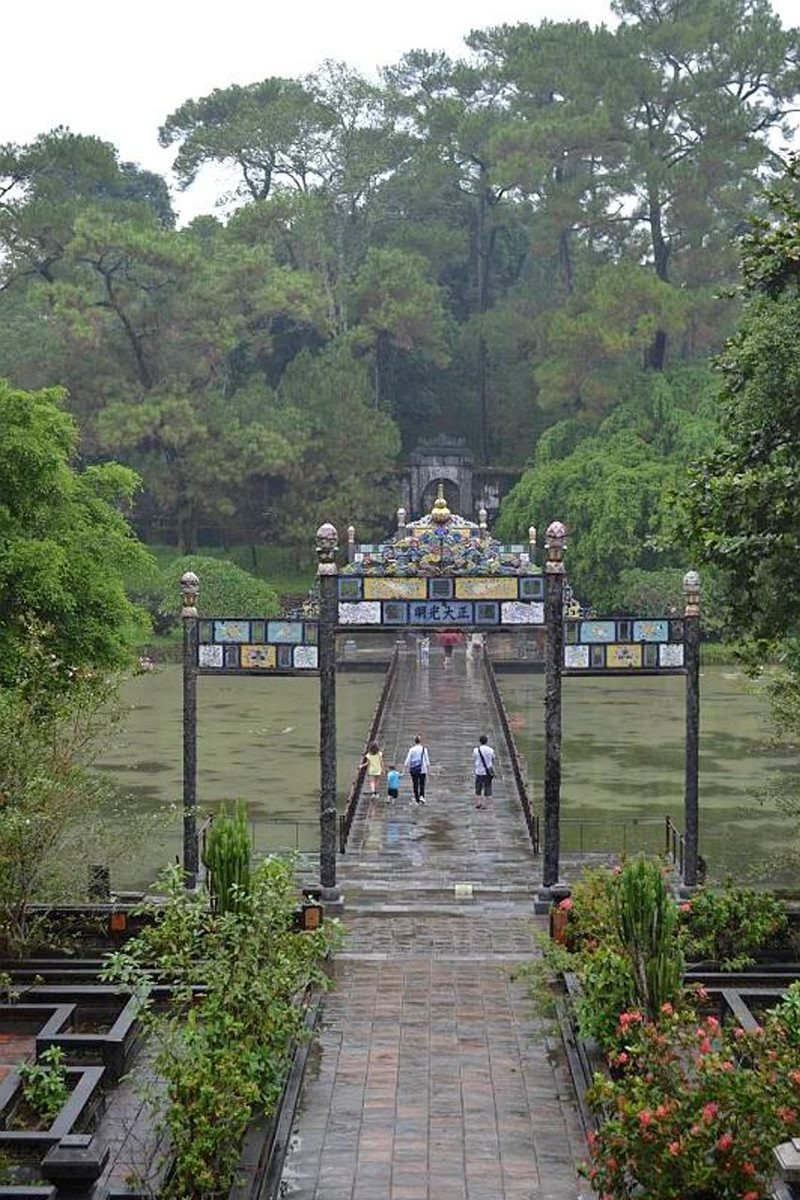 Minh Mangin hautamuistomerkki. Minh Mangin hautamuistomerkki.