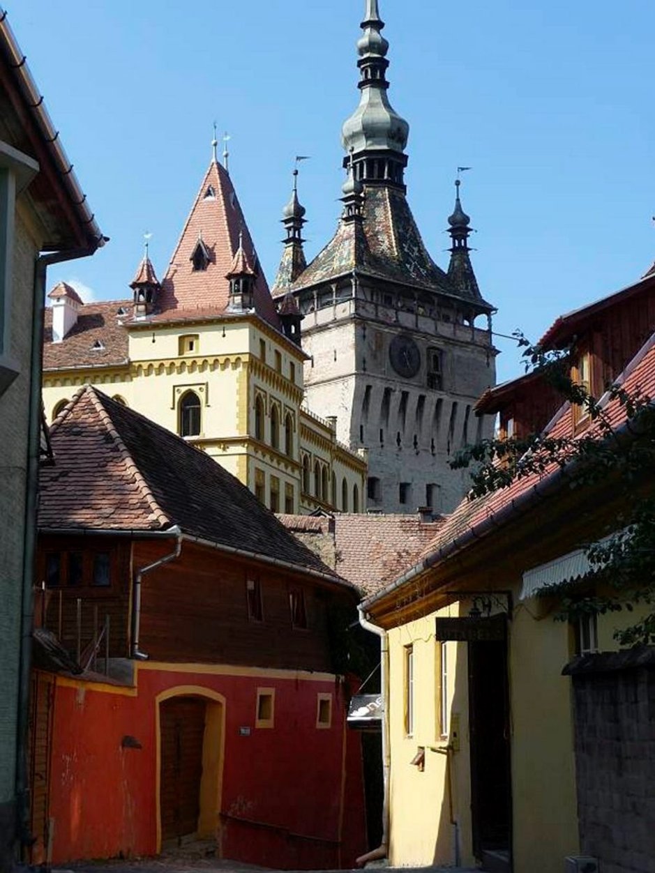 Astu keskiaikaan ja sukella Sighisoaran syövereihin. Astu keskiaikaan ja sukella Sighisoaran syövereihin.