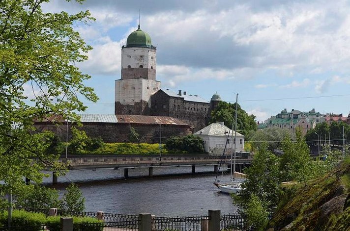 Paljon vanhaa, mutta vähän<br />
uuttakin VIIPURI siistiytyi Helsinki Paljon vanhaa, mutta vähän<br />
uuttakin VIIPURI siistiytyi Helsinki