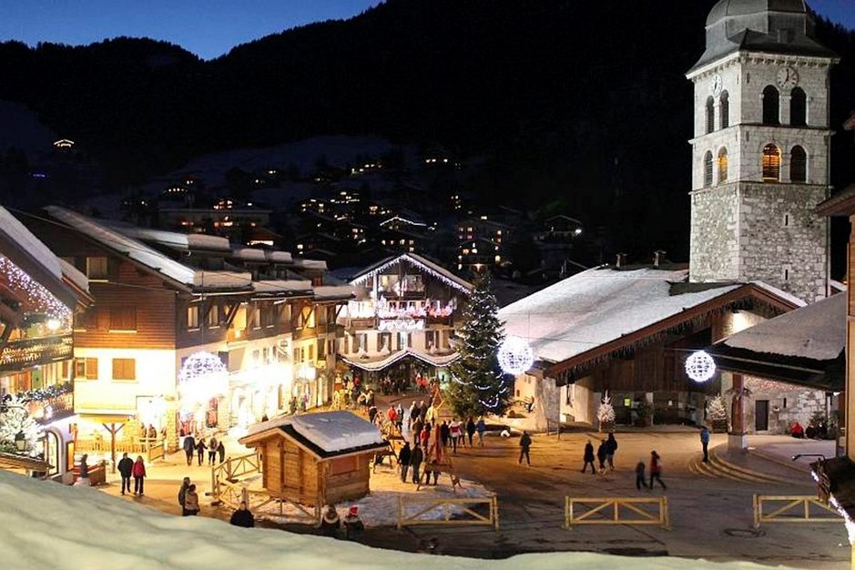 La Clusaz hurmaa perinteisellä alppitunnelmallaan. La Clusaz hurmaa perinteisellä alppitunnelmallaan.