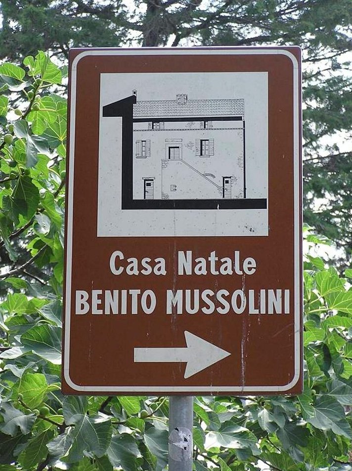 Diktaattorin muistot Italiassa -<br />
Poikkeuksellinen Predappio Helsinki Diktaattorin muistot Italiassa -<br />
Poikkeuksellinen Predappio Helsinki