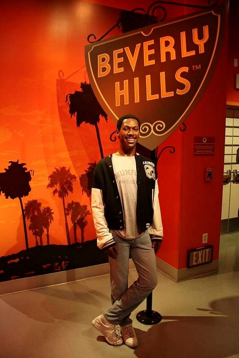 Madame Tussaudin vahakabinetissa filmitähtiä saa vaikka halata. Tässä Eddie Murphy. Madame Tussaudin vahakabinetissa filmitähtiä saa vaikka halata. Tässä Eddie Murphy.