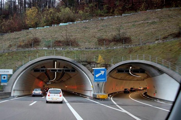 Zürich ja Liechtenstein autolla:<br />
<strong>Sveitsiläistä kauneutta </strong> Helsinki Zürich ja Liechtenstein autolla:<br />
<strong>Sveitsiläistä kauneutta </strong> Helsinki