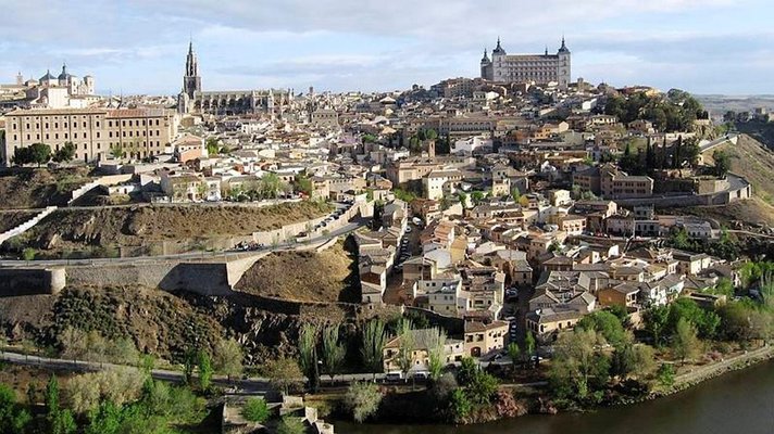 Kolmen kulttuurin,<br />
El Grecon ja miekkojen näyteikkuna<br />
TOLEDO Kolmen kulttuurin,<br />
El Grecon ja miekkojen näyteikkuna<br />
TOLEDO