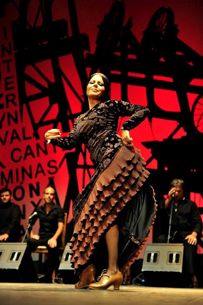 Flamenco kumpuaa<br />
kaivosten syvyydestä Helsinki Flamenco kumpuaa<br />
kaivosten syvyydestä Helsinki