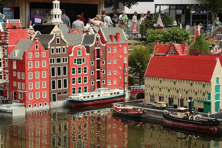 Lego-ukkojen pyhiinvaellus<br />
- BILLUND Helsinki Lego-ukkojen pyhiinvaellus<br />
- BILLUND Helsinki