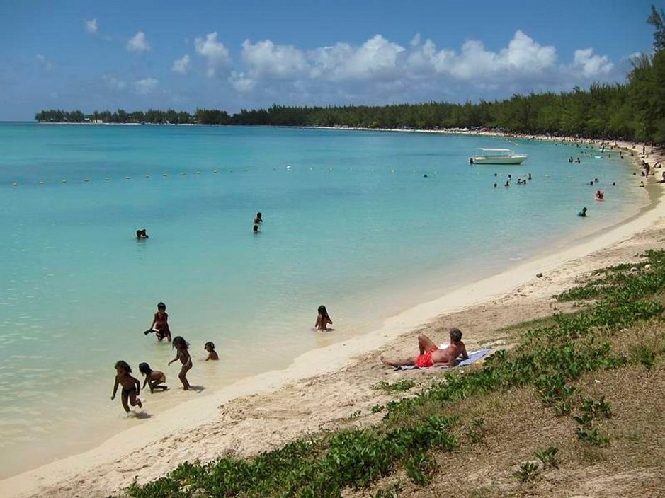 Mon Choisyn upea yleinen uimaranta on paikallisten suosima. Mon Choisyn upea yleinen uimaranta on paikallisten suosima.