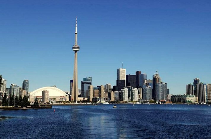 Uuden mantereen<br />
metropoli - TORONTO Helsinki Uuden mantereen<br />
metropoli - TORONTO Helsinki