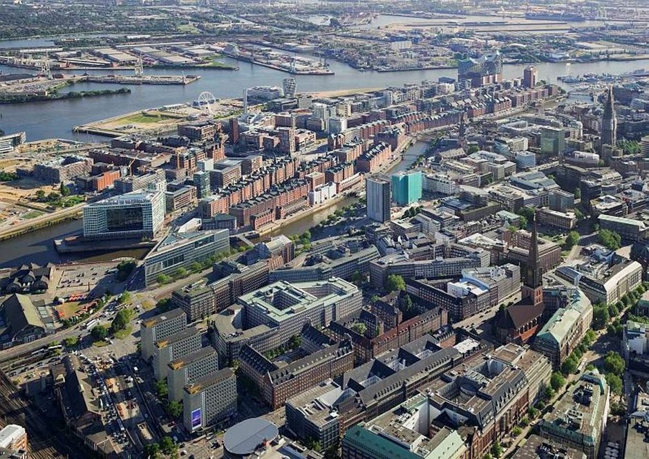 Hampurin Speicherstadt on maailman suurin historiallinen makasiinialue. Hampurin Speicherstadt on maailman suurin historiallinen makasiinialue.