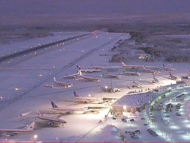 Rovaniemen lentoasema jouluruuhkien aikaan. Kuva: Finavia. Rovaniemen lentoasema jouluruuhkien aikaan. Kuva: Finavia.