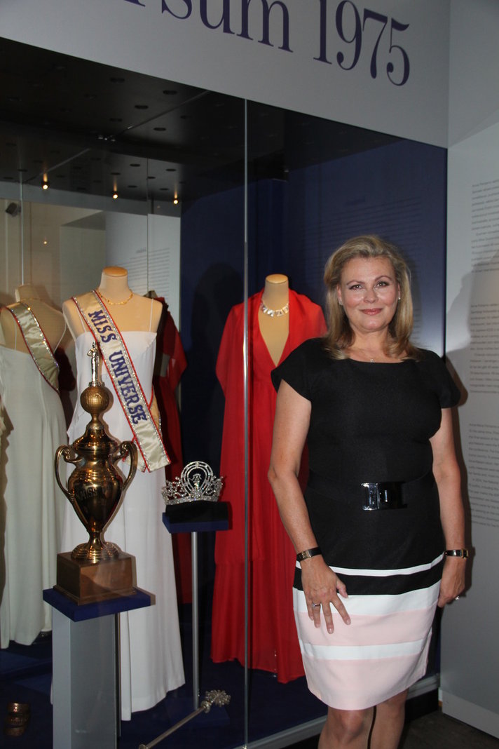 MISS UNIVERSUM 1975 –NÄYTTELY AVATTU URHO KEKKOSEN MUSEOSSA TAMMINIEMESSÄ! MISS UNIVERSUM 1975 –NÄYTTELY AVATTU URHO KEKKOSEN MUSEOSSA TAMMINIEMESSÄ!