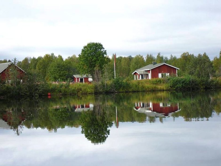 Rovaniemen kuulas,<br />
syksyinen aamu Rovaniemen kuulas,<br />
syksyinen aamu