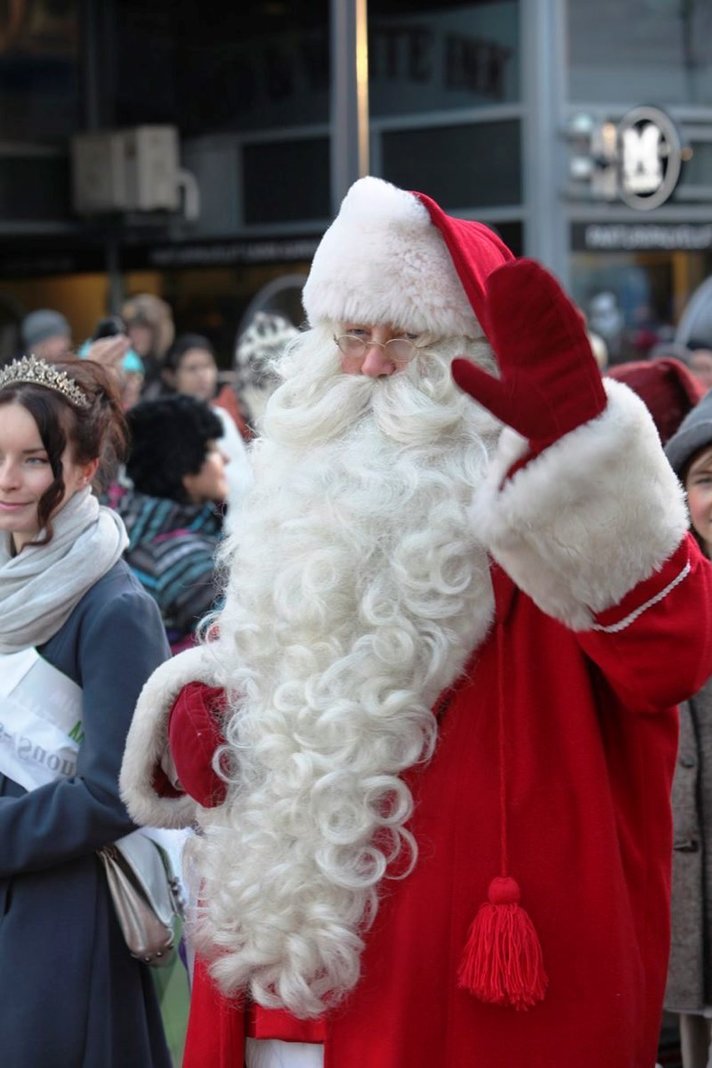 UUTISPOMMI: Rovaniemelle salassa<br />
uusi joulumaa - Mukana Mato Valtonen Helsinki UUTISPOMMI: Rovaniemelle salassa<br />
uusi joulumaa - Mukana Mato Valtonen Helsinki