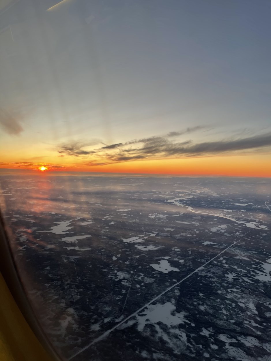 Aurinko nousi taas Utsjoella,<br />
mutta missä muualla aurinkoa Aurinko nousi taas Utsjoella,<br />
mutta missä muualla aurinkoa