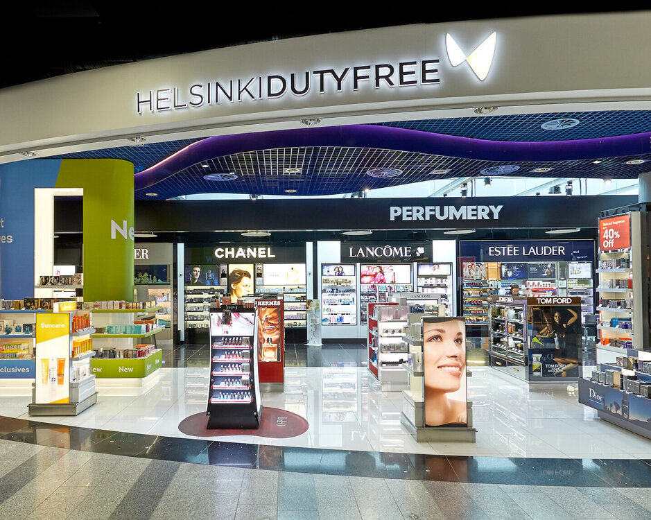 Kotimaan matkustajat voivat nyt ostaa<br />
Helsinki-Vantaan tax-free-myymälöissä Kotimaan matkustajat voivat nyt ostaa<br />
Helsinki-Vantaan tax-free-myymälöissä