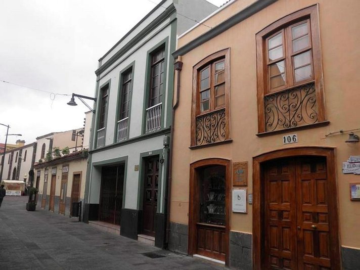 Värikkäät talot, autiot kadut -<br />
TENERIFFAN La Laguna Helsinki Värikkäät talot, autiot kadut -<br />
TENERIFFAN La Laguna Helsinki