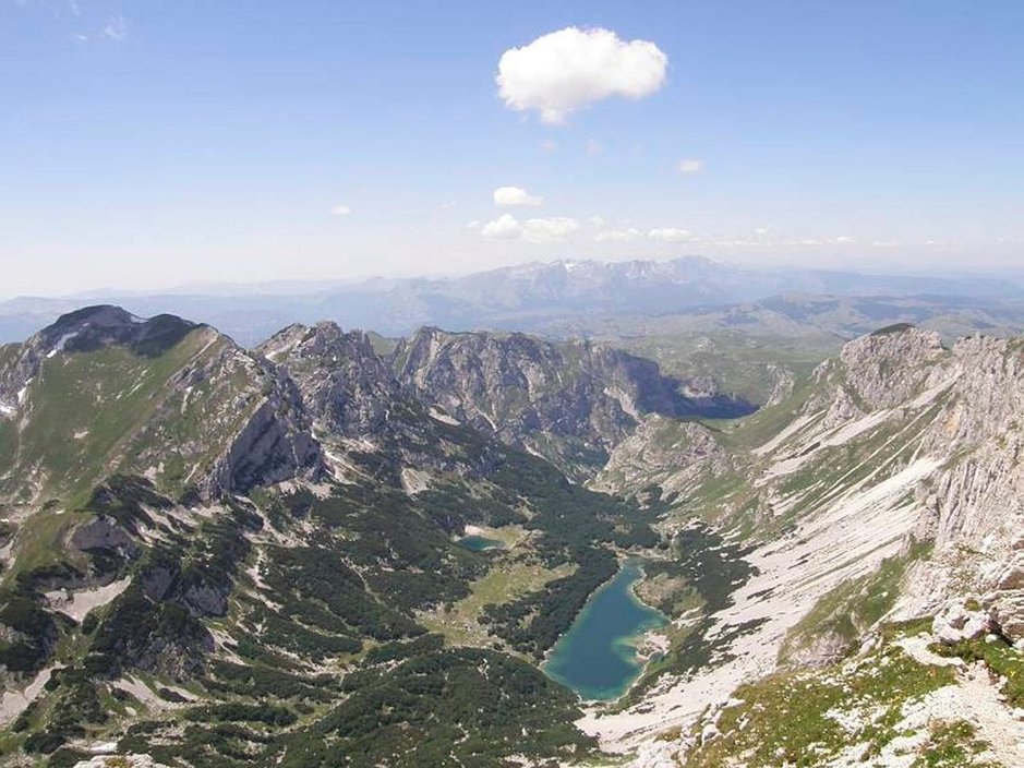 Upeat näkymät Montenegron korkeimmalta vuorelta. Upeat näkymät Montenegron korkeimmalta vuorelta.